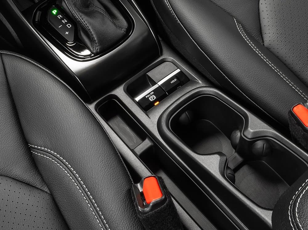Consola central de la Fiat Toro con detalles en naranja